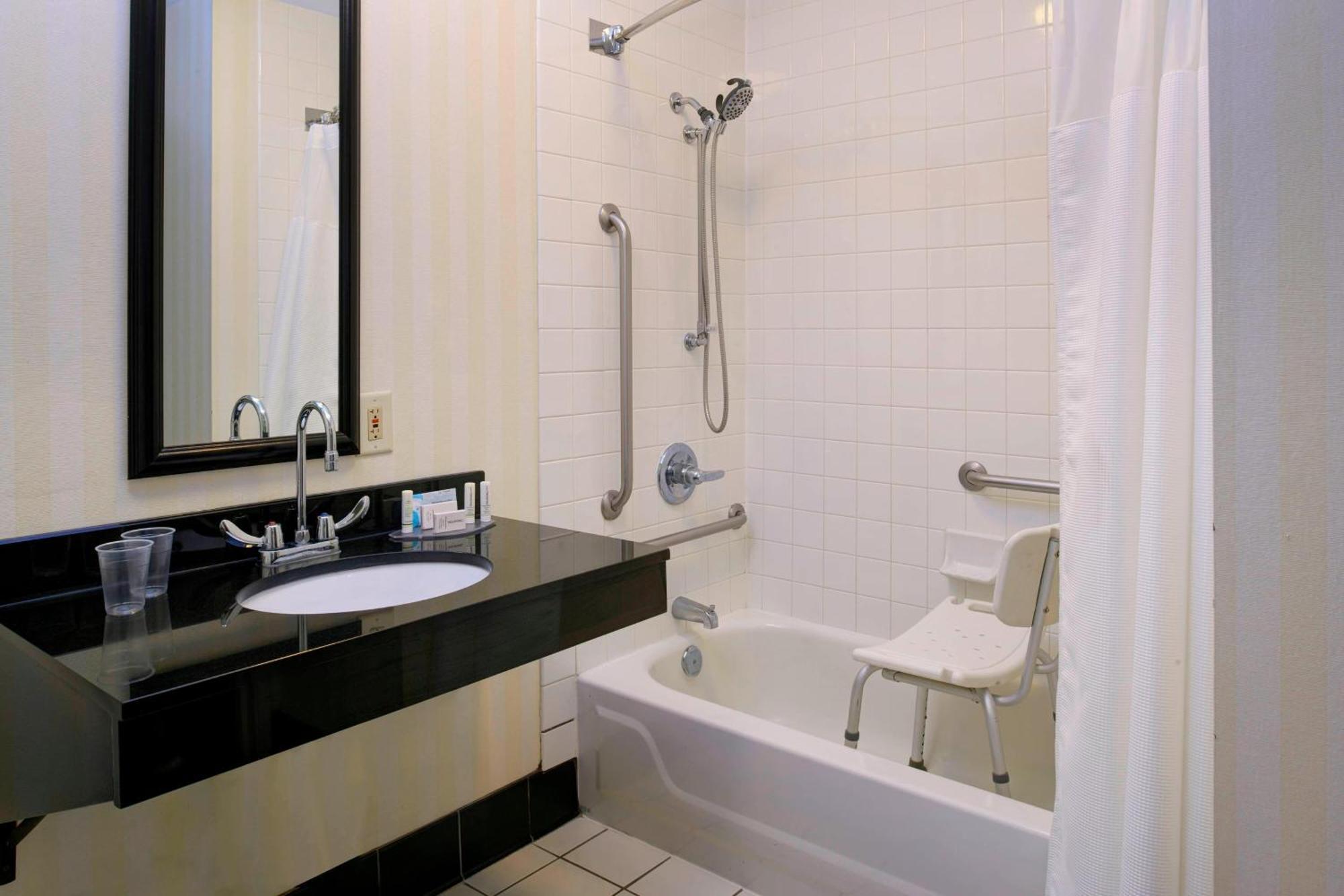 Fairfield Inn By Marriott Richmond New Paris Exterior photo